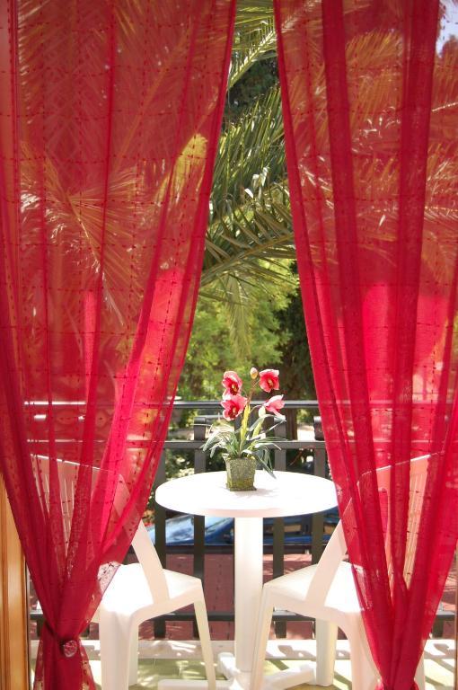 Sunrise Bed & Breakfast Lascari Oda fotoğraf